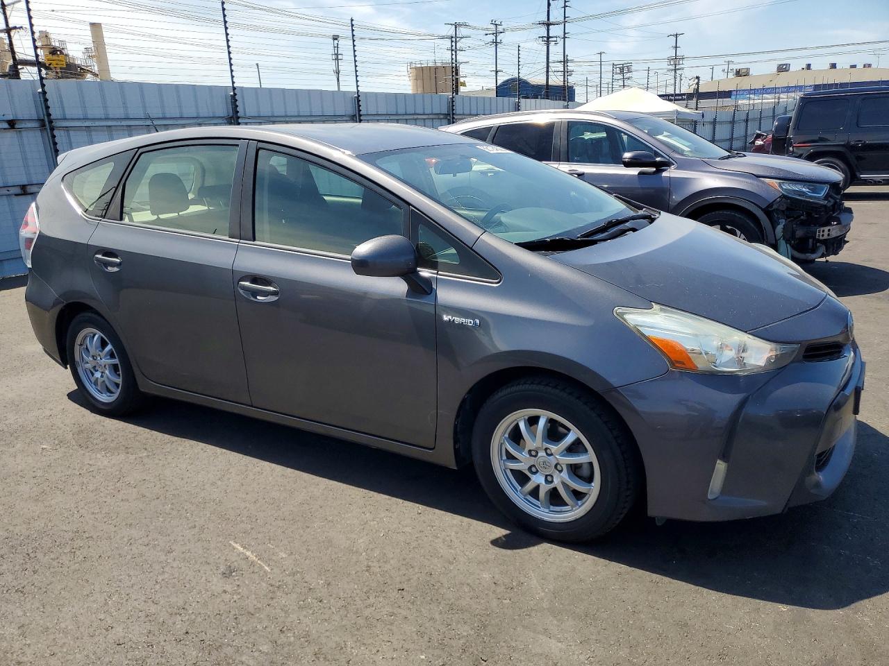 JTDZN3EUXFJ031698 · 2015 TOYOTA PRIUS V · 4/12