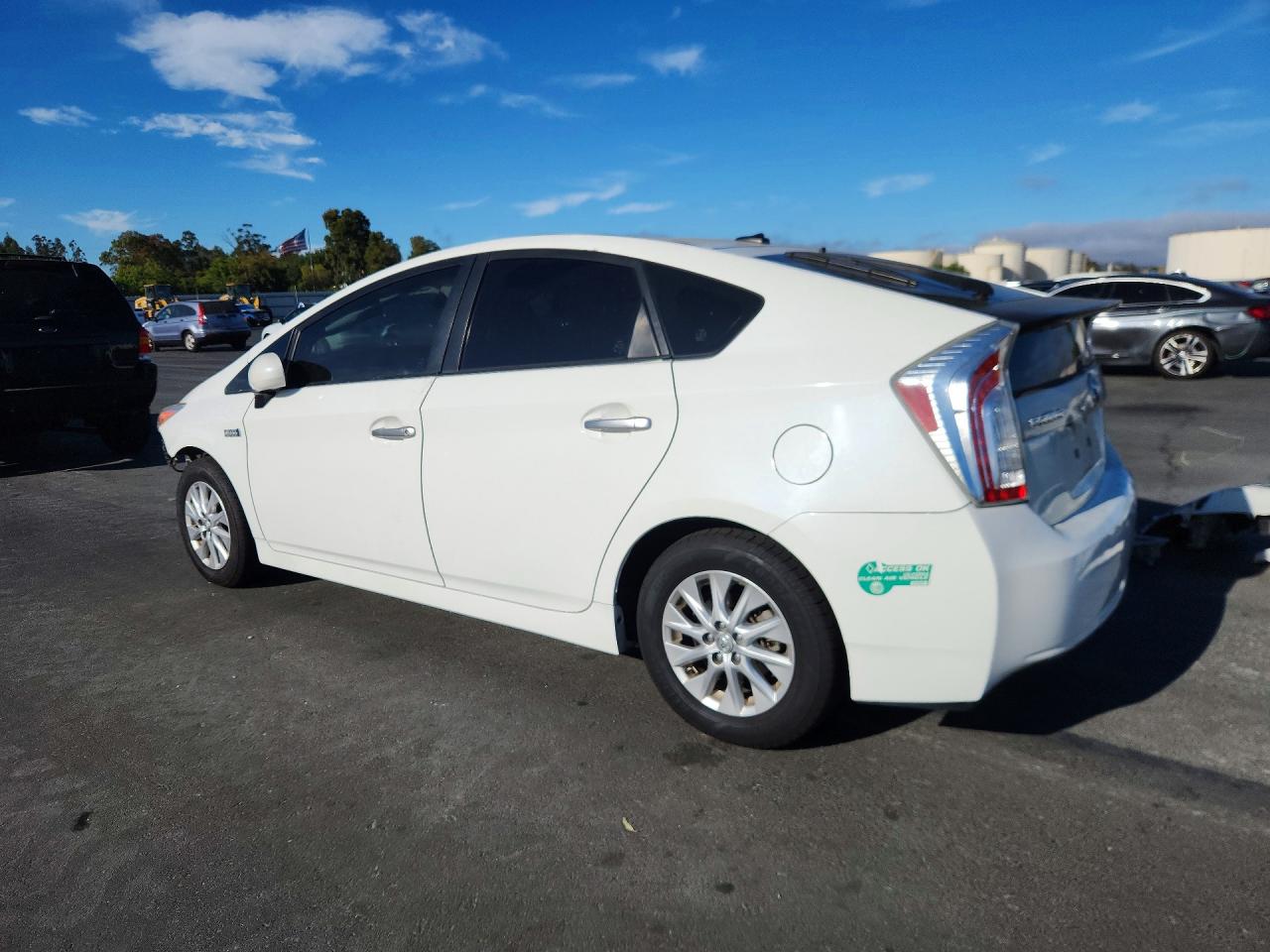JTDKN3DP0F3067210 · 2015 TOYOTA PRIUS PLUG-IN HYBRID · 2/13