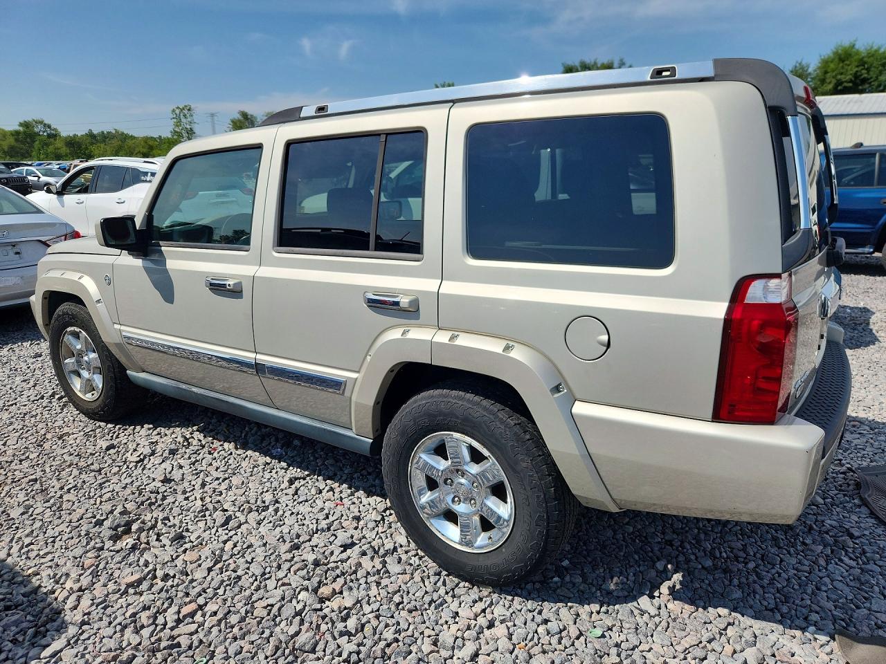 1J8HG68218C214960 · 2008 JEEP COMMANDER · 2/13
