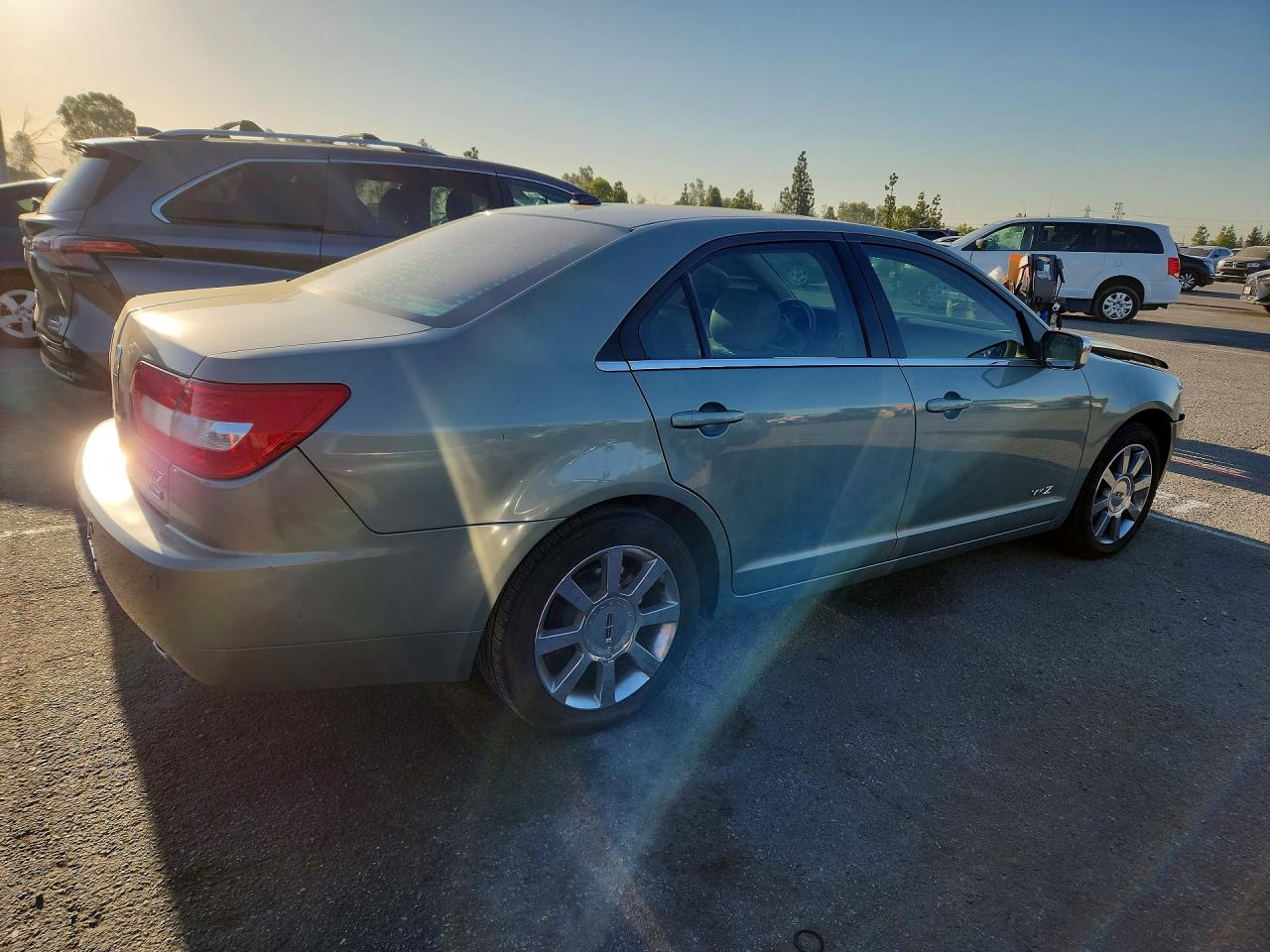 3LNHM28T98R634125 · 2008 LINCOLN MKZ · 3/12