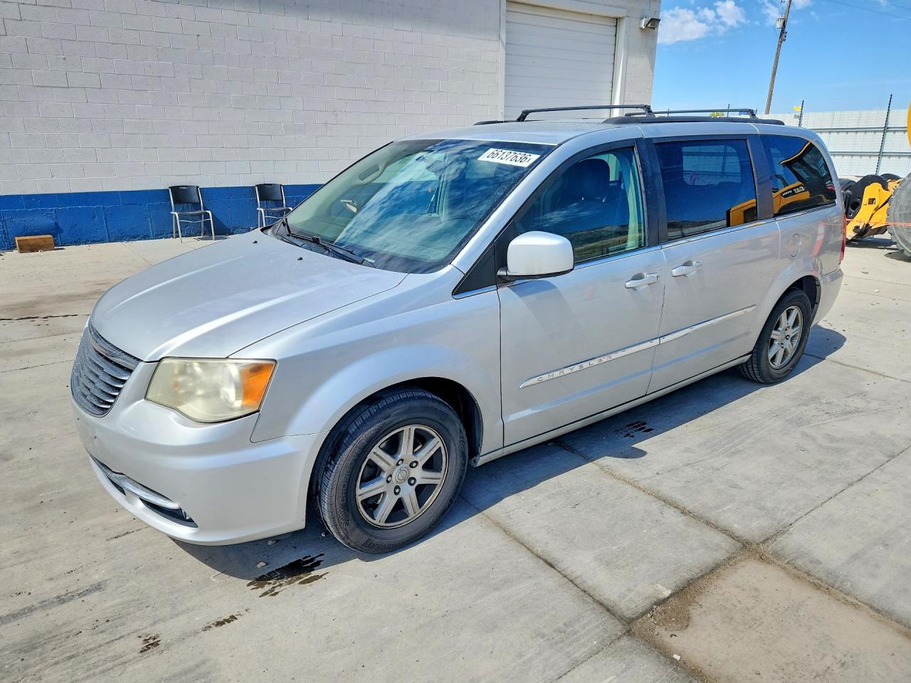 2A4RR5DGXBR779752 · 2011 CHRYSLER TOWN & COUNTRY