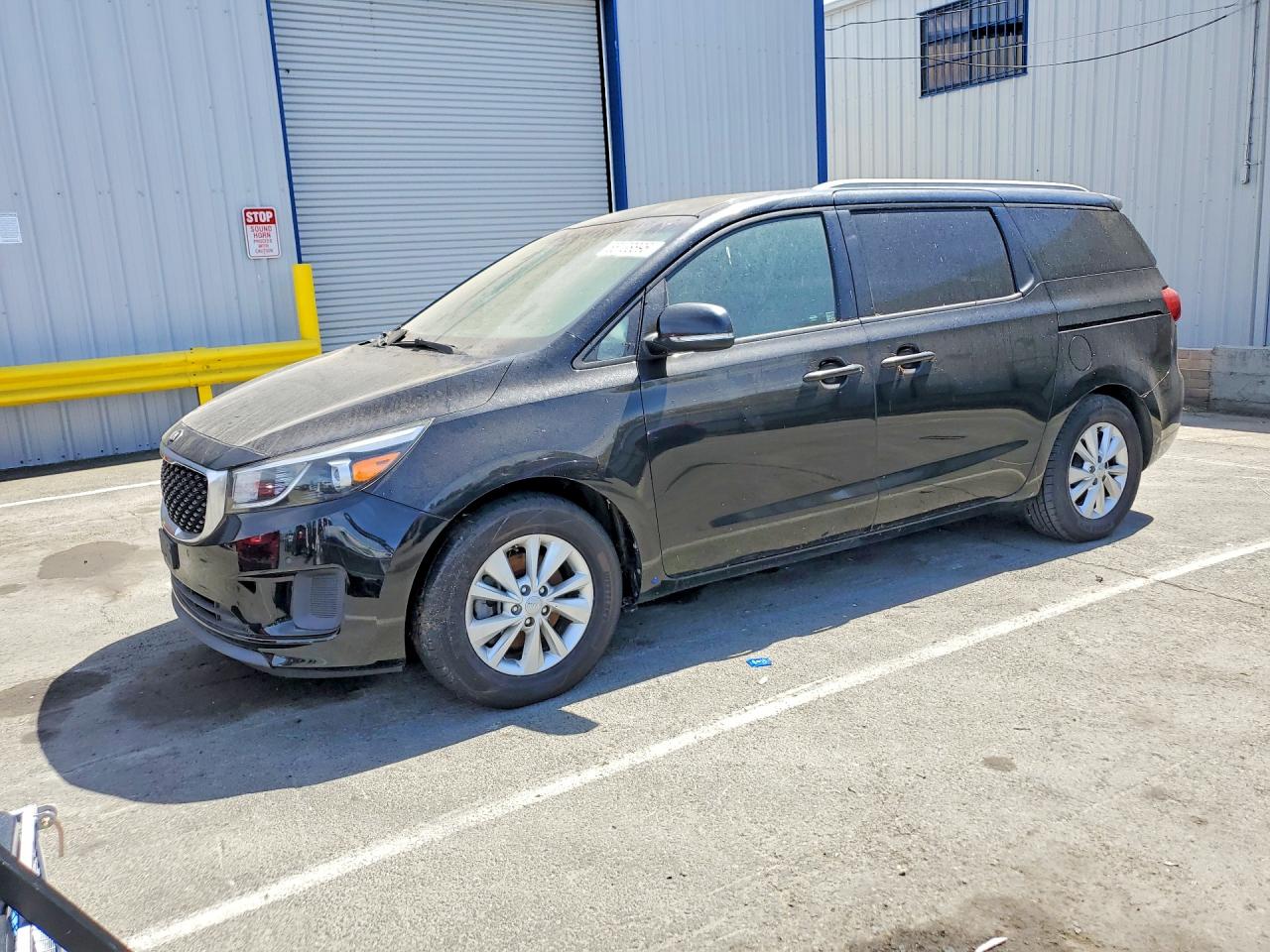 KNDMB5C17H6281140 · 2017 KIA SEDONA