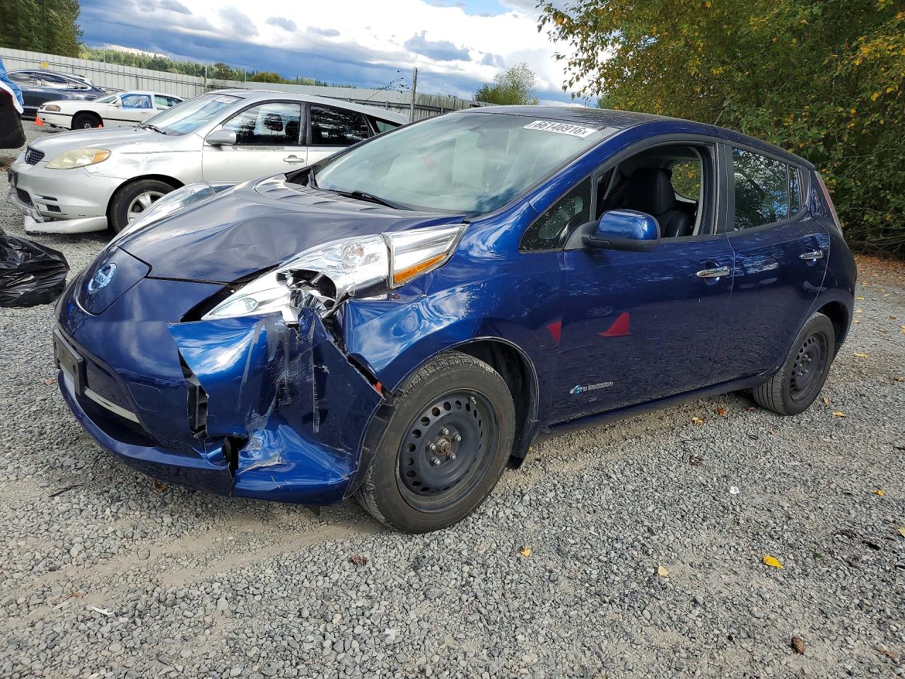 2017 NISSAN LEAF