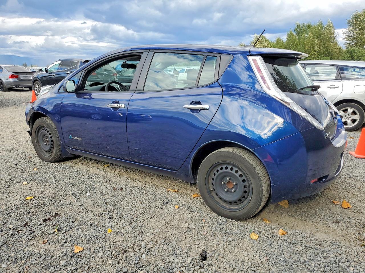 1N4BZ0CP3HC303457 · 2017 NISSAN LEAF · 2/13