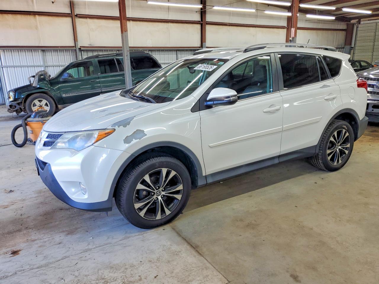 2T3DFREV2FW398583 · 2015 TOYOTA RAV4