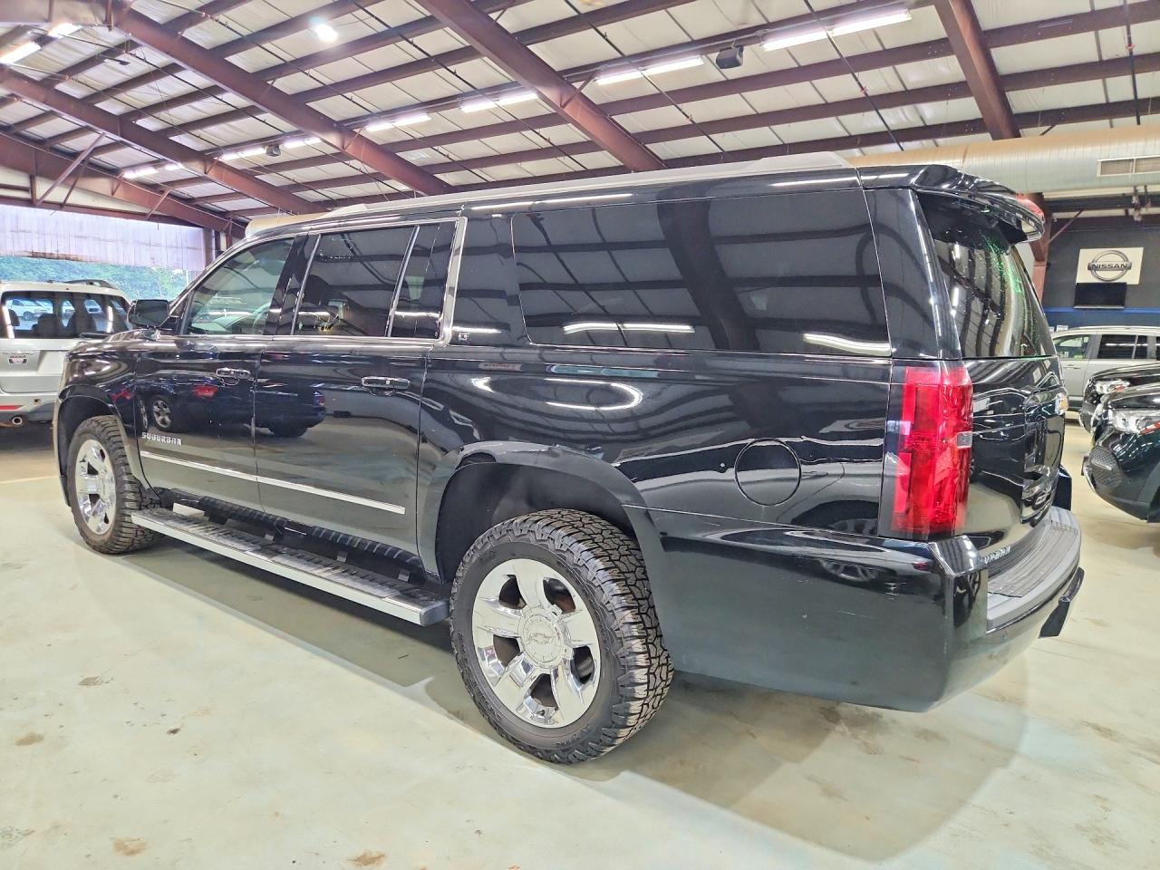 1GNSKHKC4KR150174 · 2019 CHEVROLET SUBURBAN · 2/13