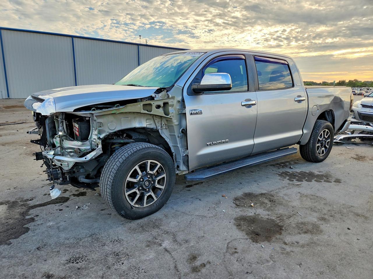 5TFFW5F1XHX223493 · 2017 TOYOTA TUNDRA