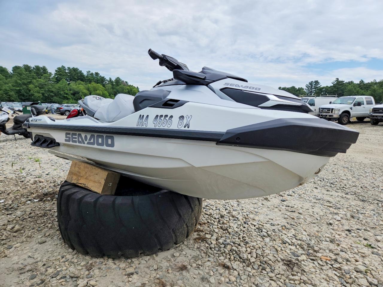 YDV72471D424 · 2024 SEA-DOO GTX LIMITED 300