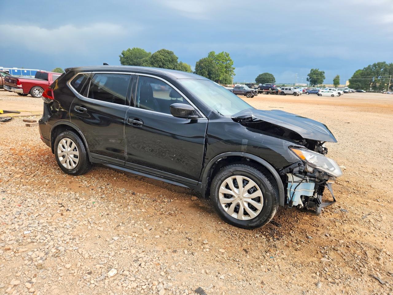KNMAT2MTXJP550889 · 2018 NISSAN ROGUE · 4/14