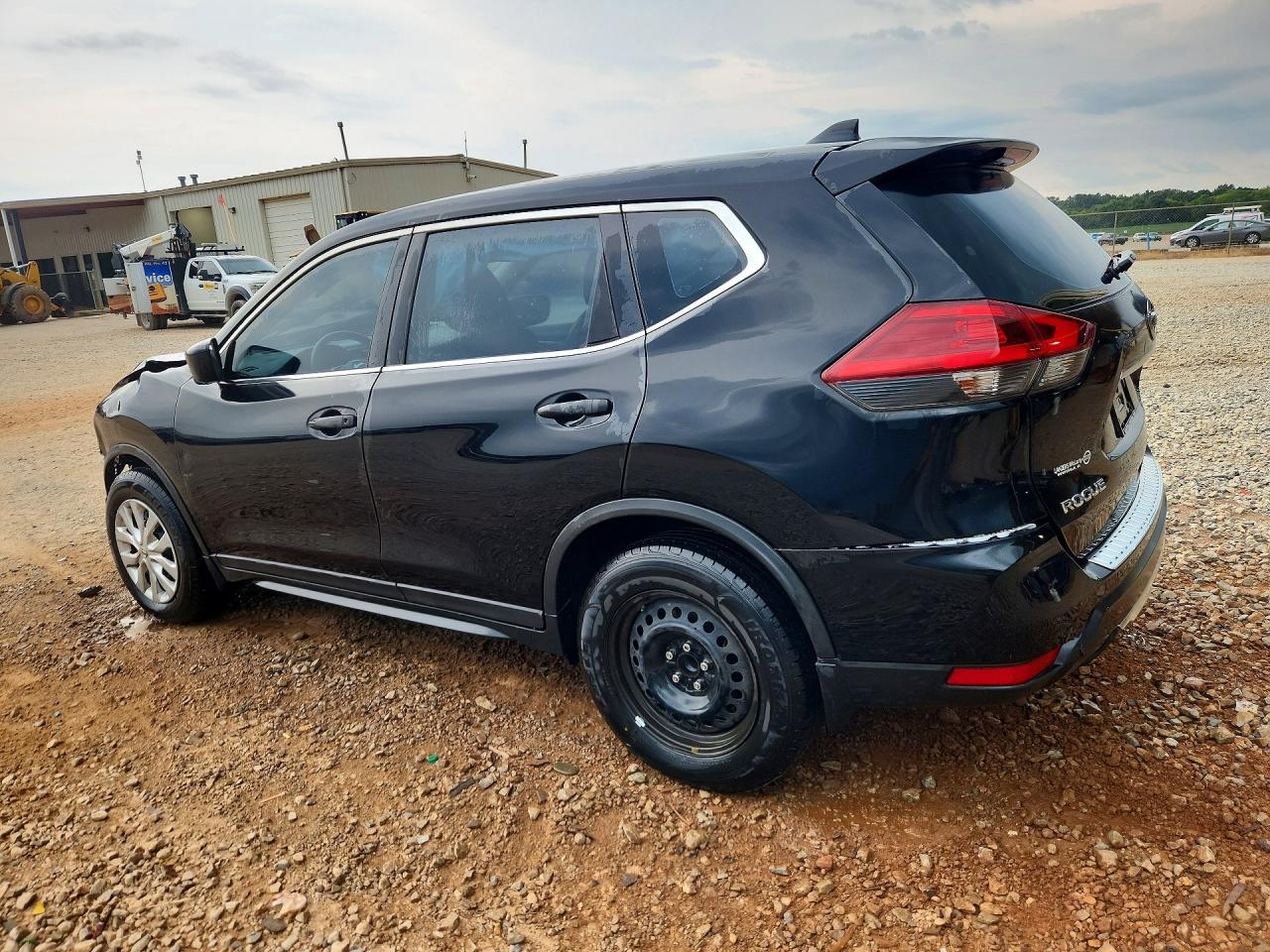 KNMAT2MTXJP550889 · 2018 NISSAN ROGUE · 2/14