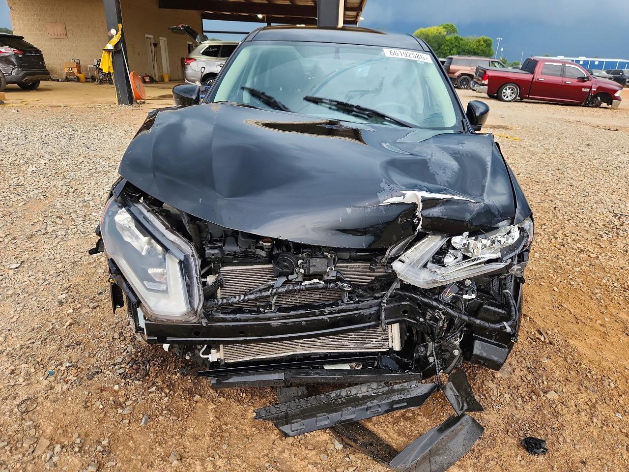 KNMAT2MTXJP550889 · 2018 NISSAN ROGUE · 5/14