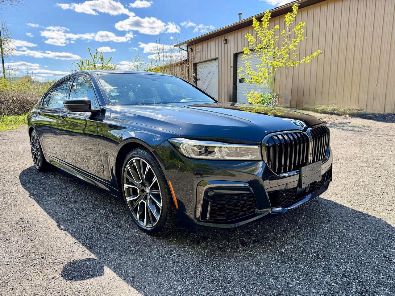 2022 BMW 740