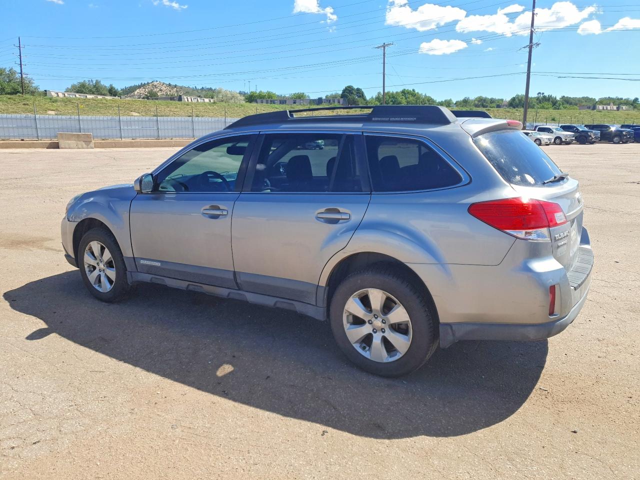 4S4BRCCC1A3317304 · 2010 SUBARU OUTBACK · 2/12