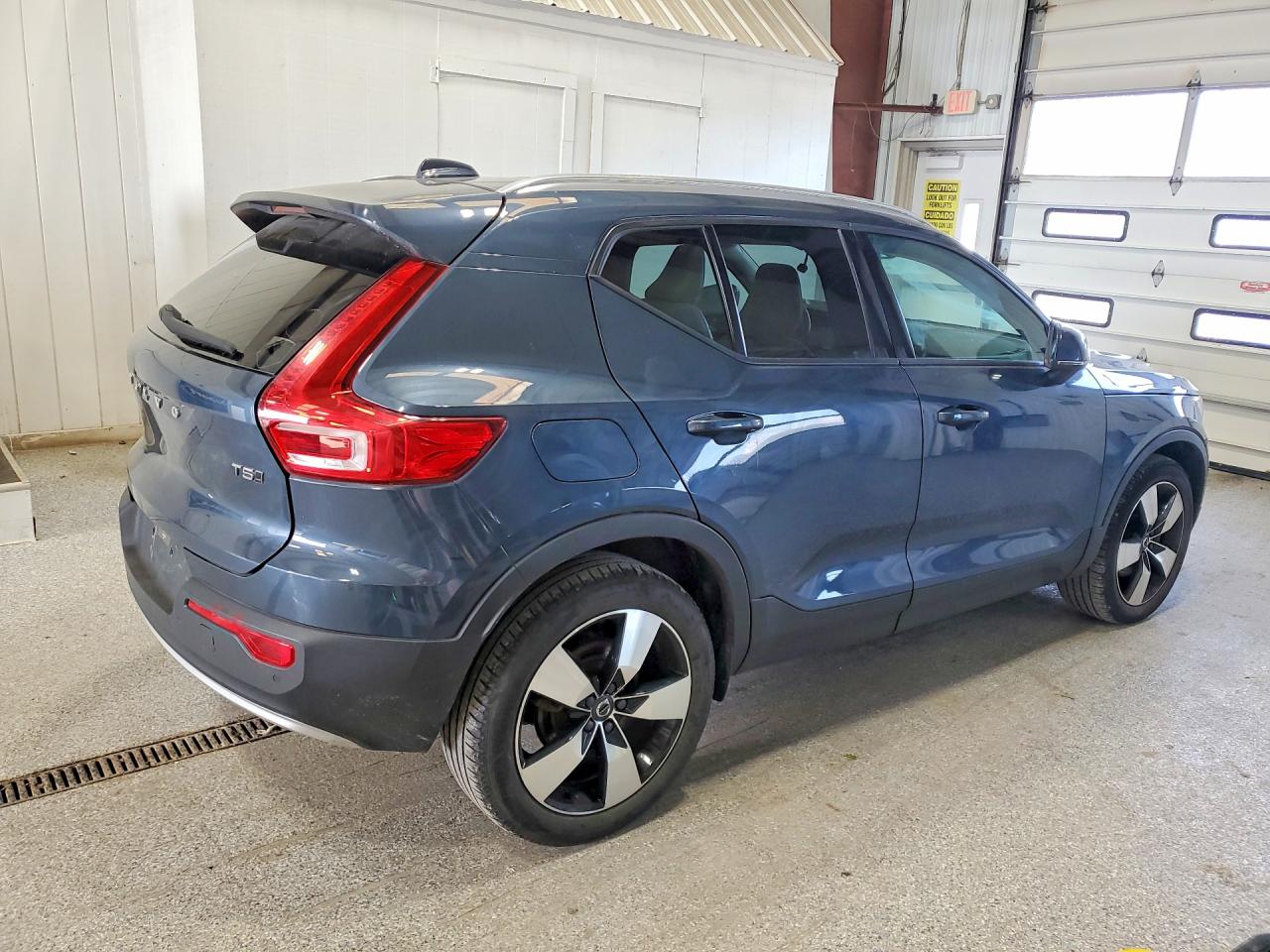 YV4162UK8M2473713 · 2021 VOLVO XC40 · 3/14