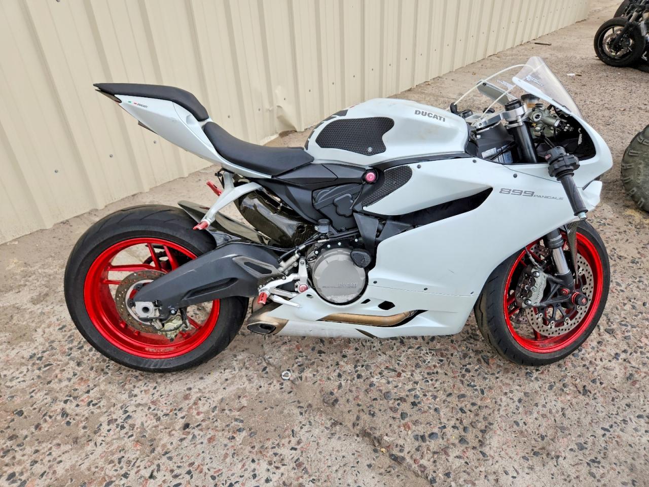 ZDM14BUW8FB026379 · 2015 DUCATI SUPERBIKE