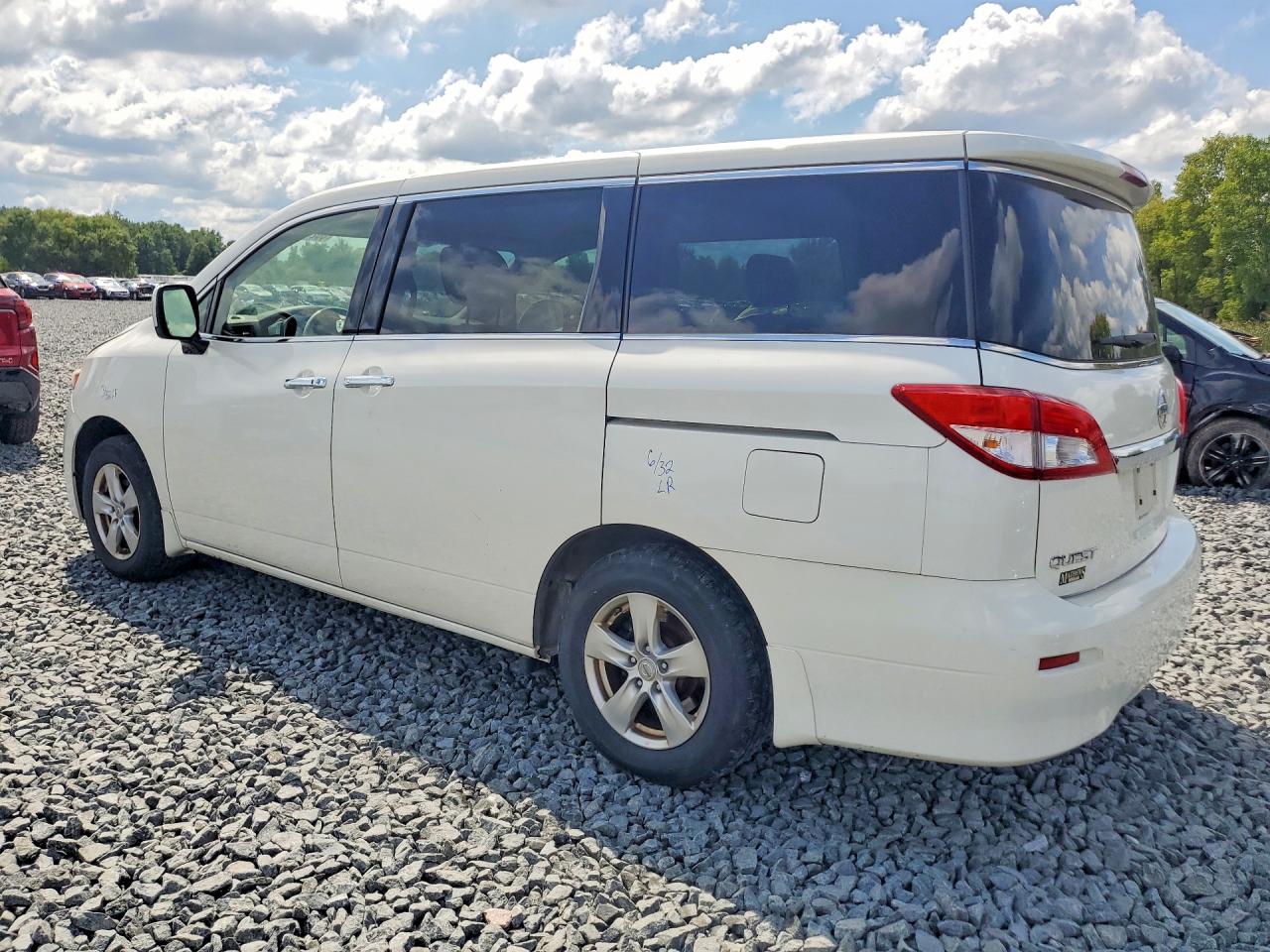 JN8AE2KP8F9131620 · 2015 NISSAN QUEST · 2/13