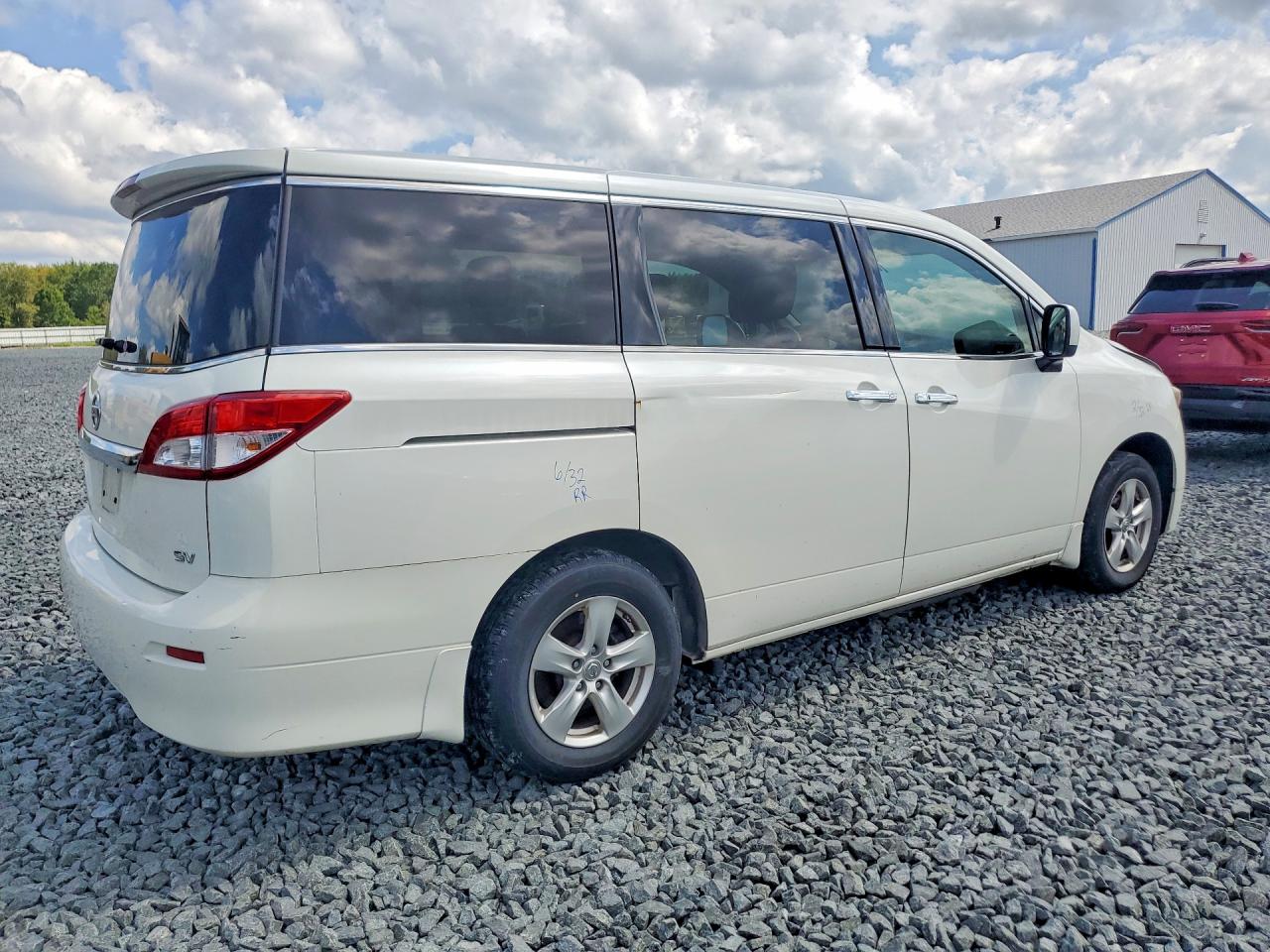 JN8AE2KP8F9131620 · 2015 NISSAN QUEST · 3/13