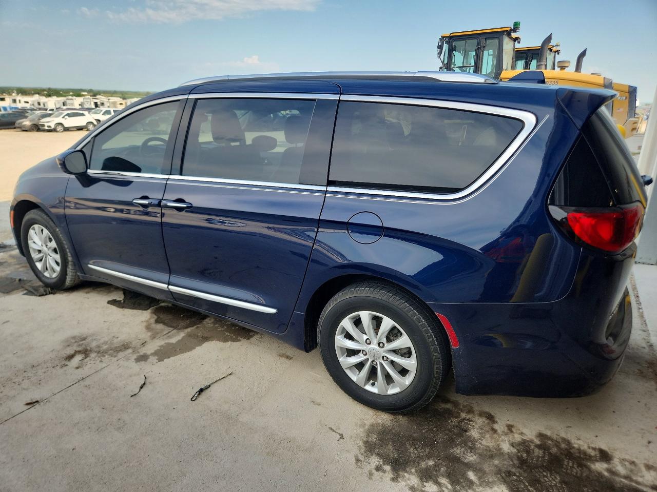 2C4RC1EG2JR254097 · 2018 CHRYSLER PACIFICA · 2/13
