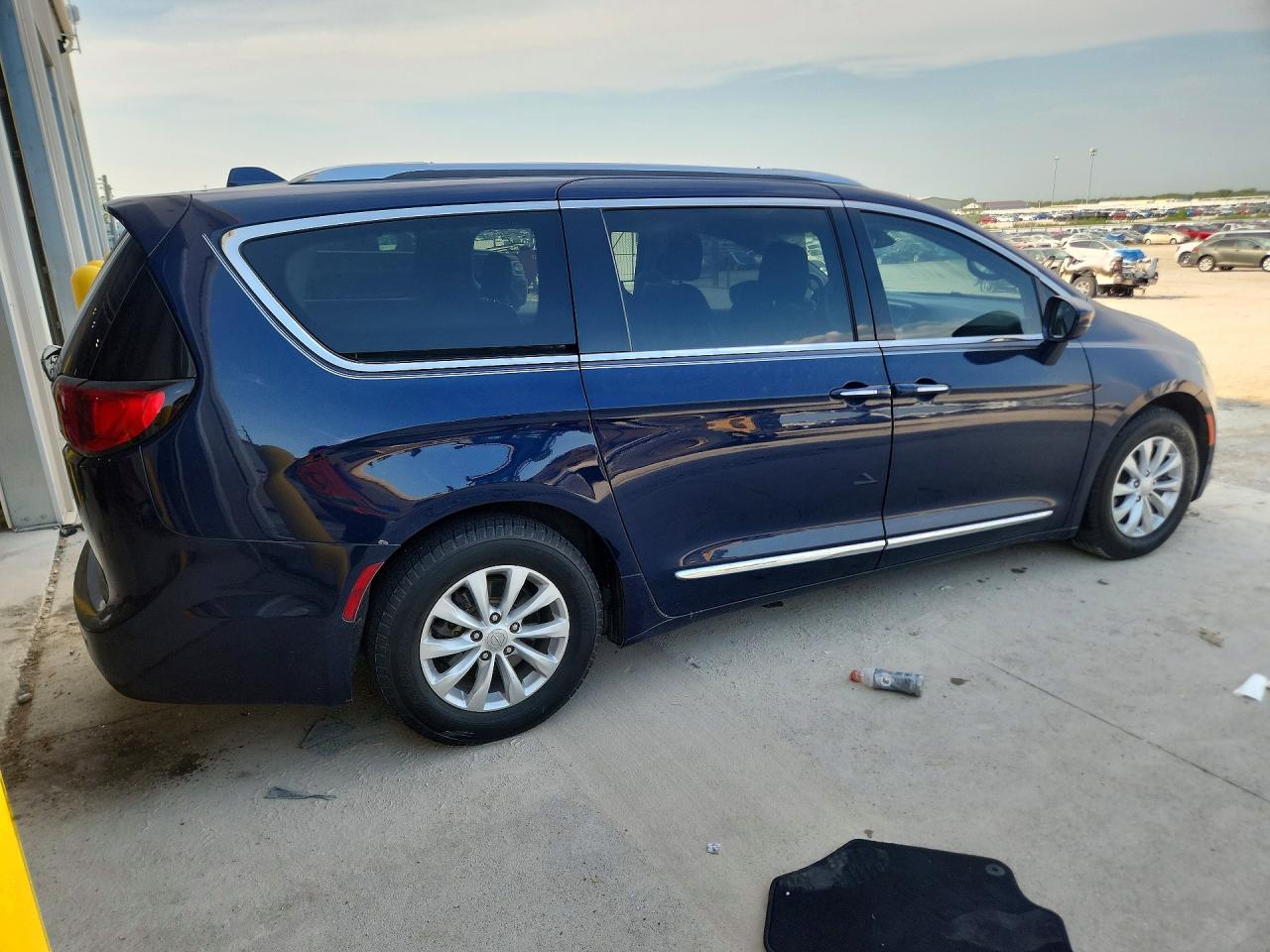 2C4RC1EG2JR254097 · 2018 CHRYSLER PACIFICA · 3/13