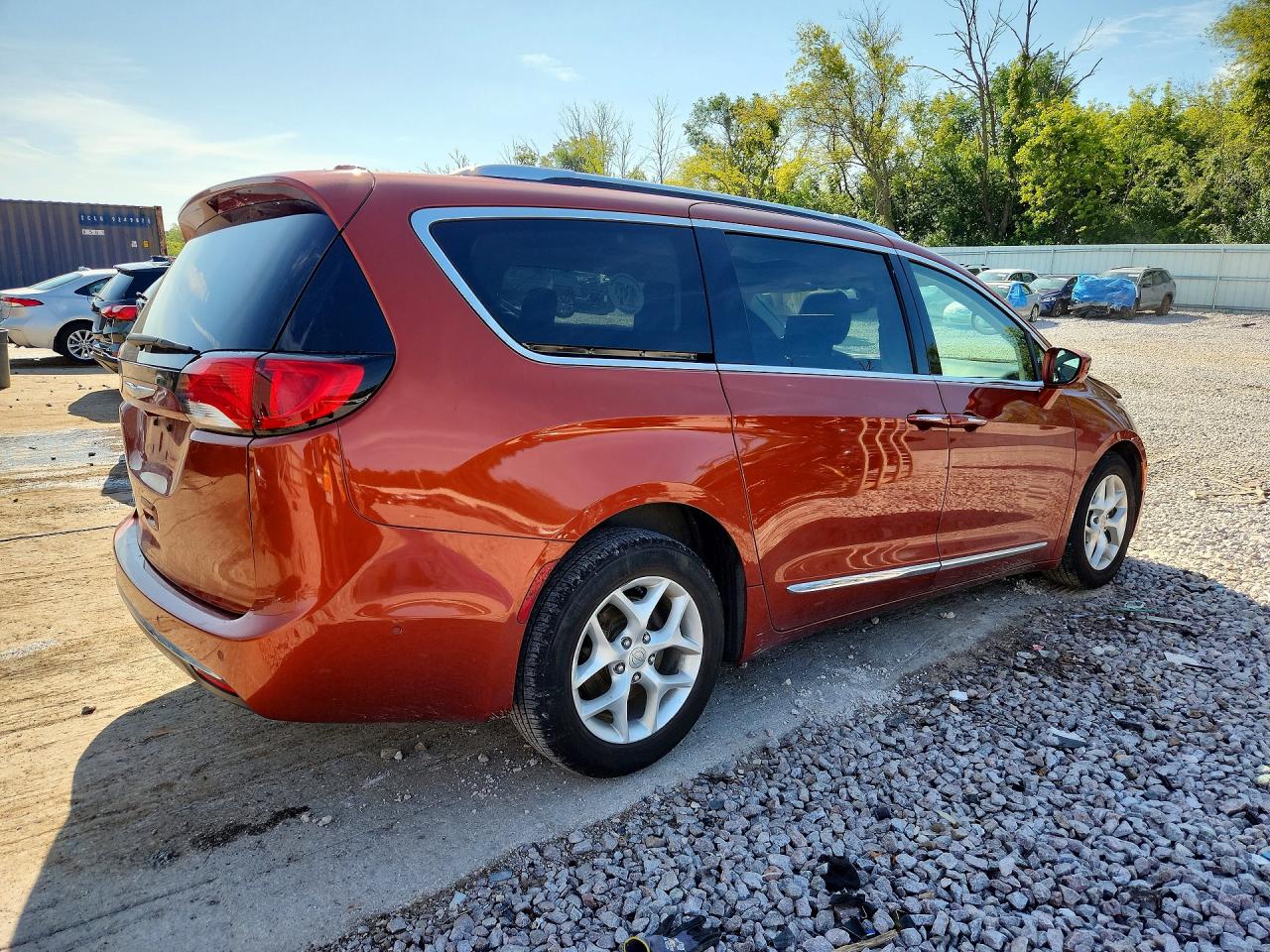 2C4RC1EG2JR157059 · 2018 CHRYSLER PACIFICA · 3/13