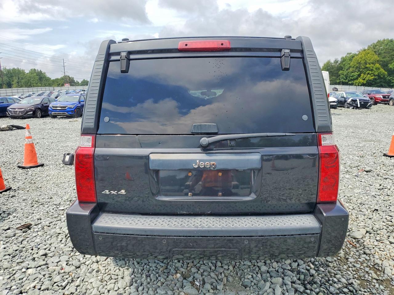 1J4RG4GK4AC137163 · 2010 JEEP COMMANDER · 6/13