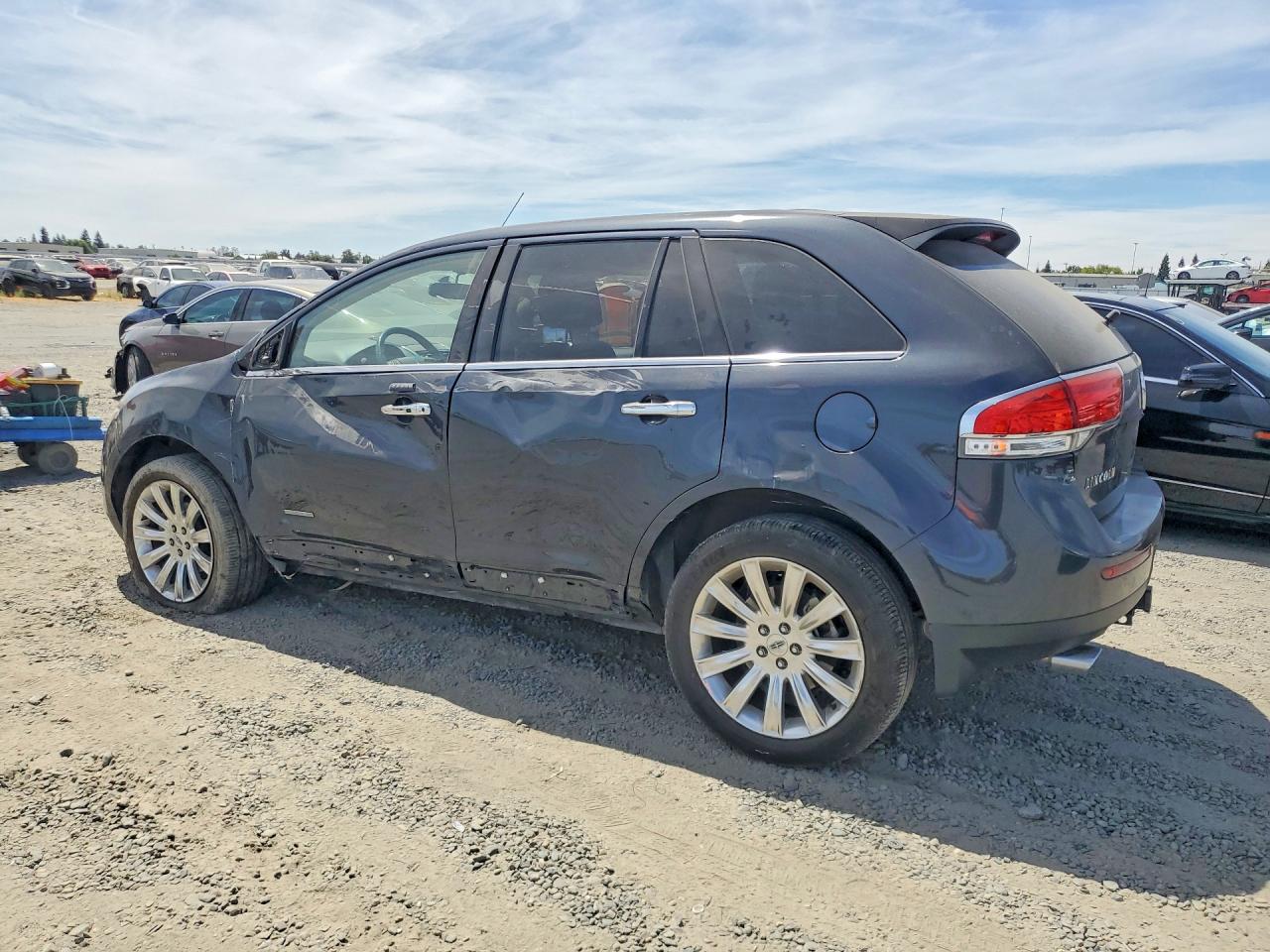 2LMDJ6JK7DBL46973 · 2013 LINCOLN MKX · 2/13