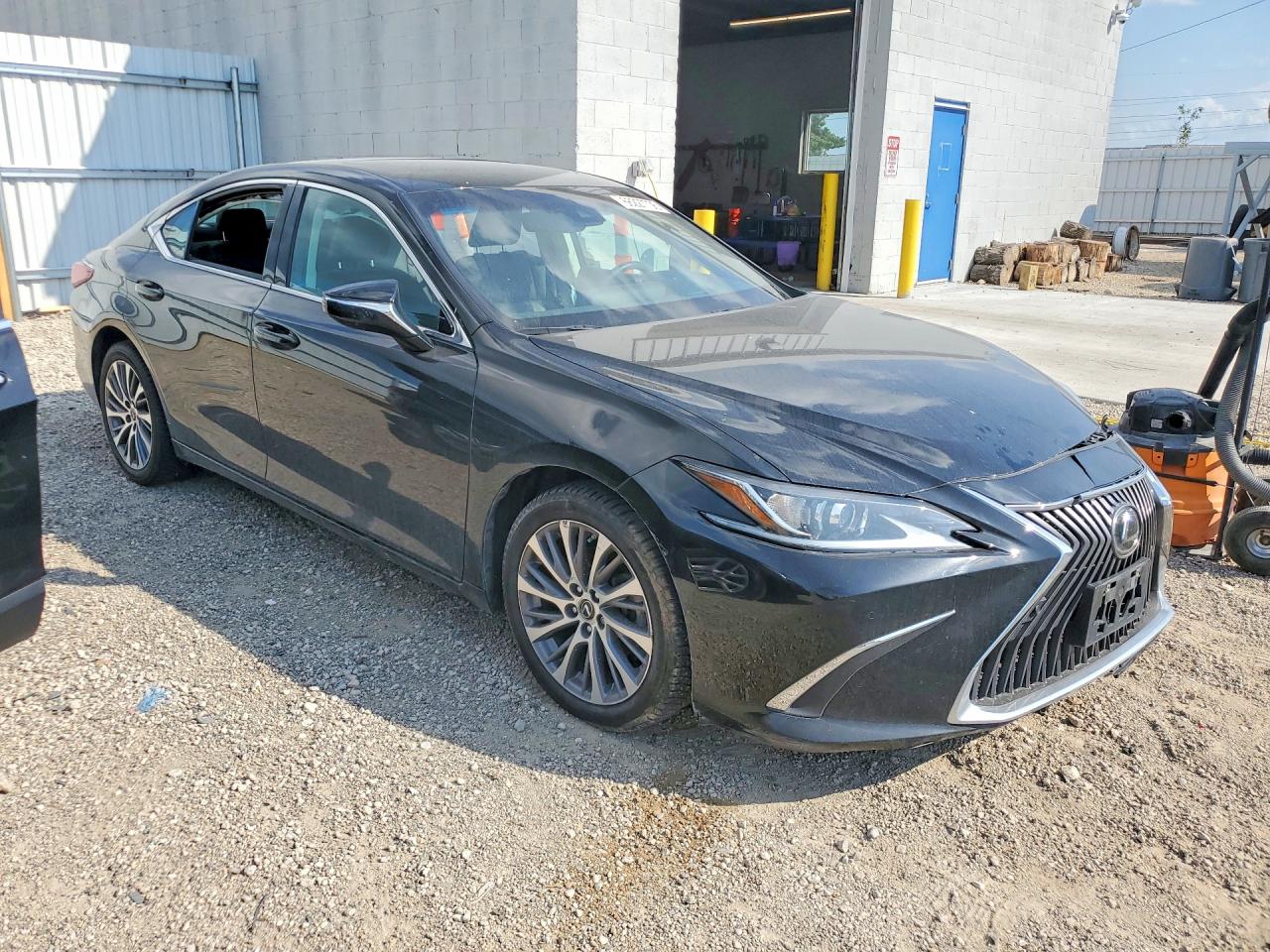 58AD11D18MU007126 · 2021 LEXUS ES 250 · 4/12