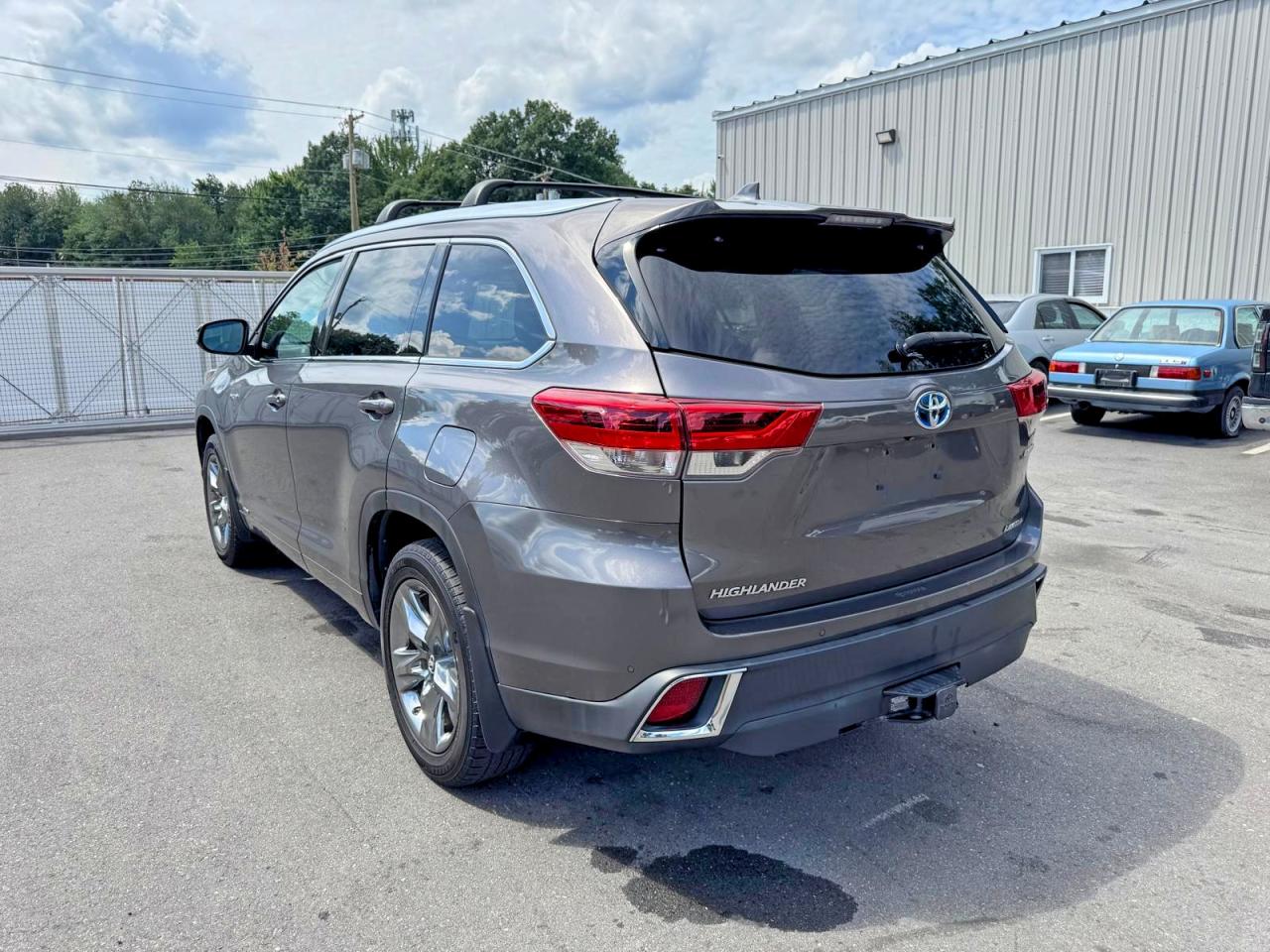 5TDDGRFH0JS037286 · 2018 TOYOTA HIGHLANDER HYBRID · 2/15