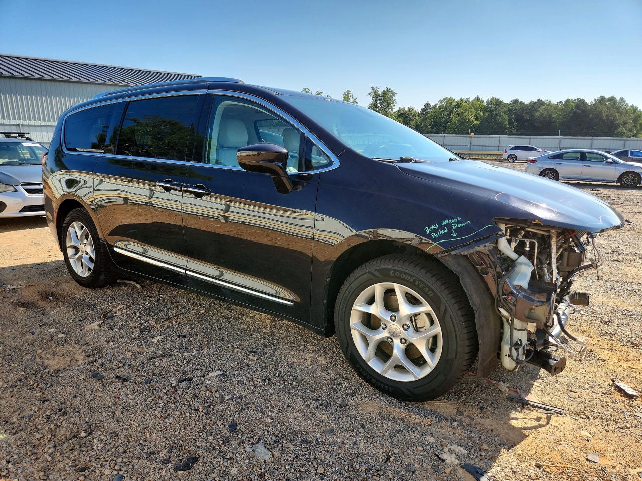 2C4RC1EG4HR743966 · 2017 CHRYSLER PACIFICA · 4/13