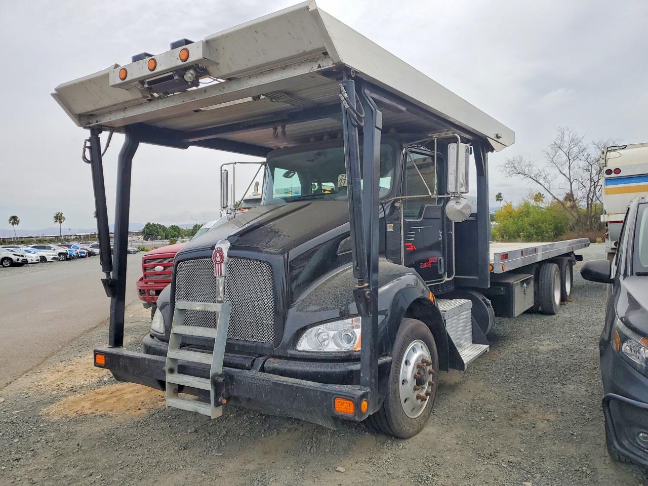 1XKYDP9X6HJ135879 · 2017 KENWORTH CONSTRUCTION