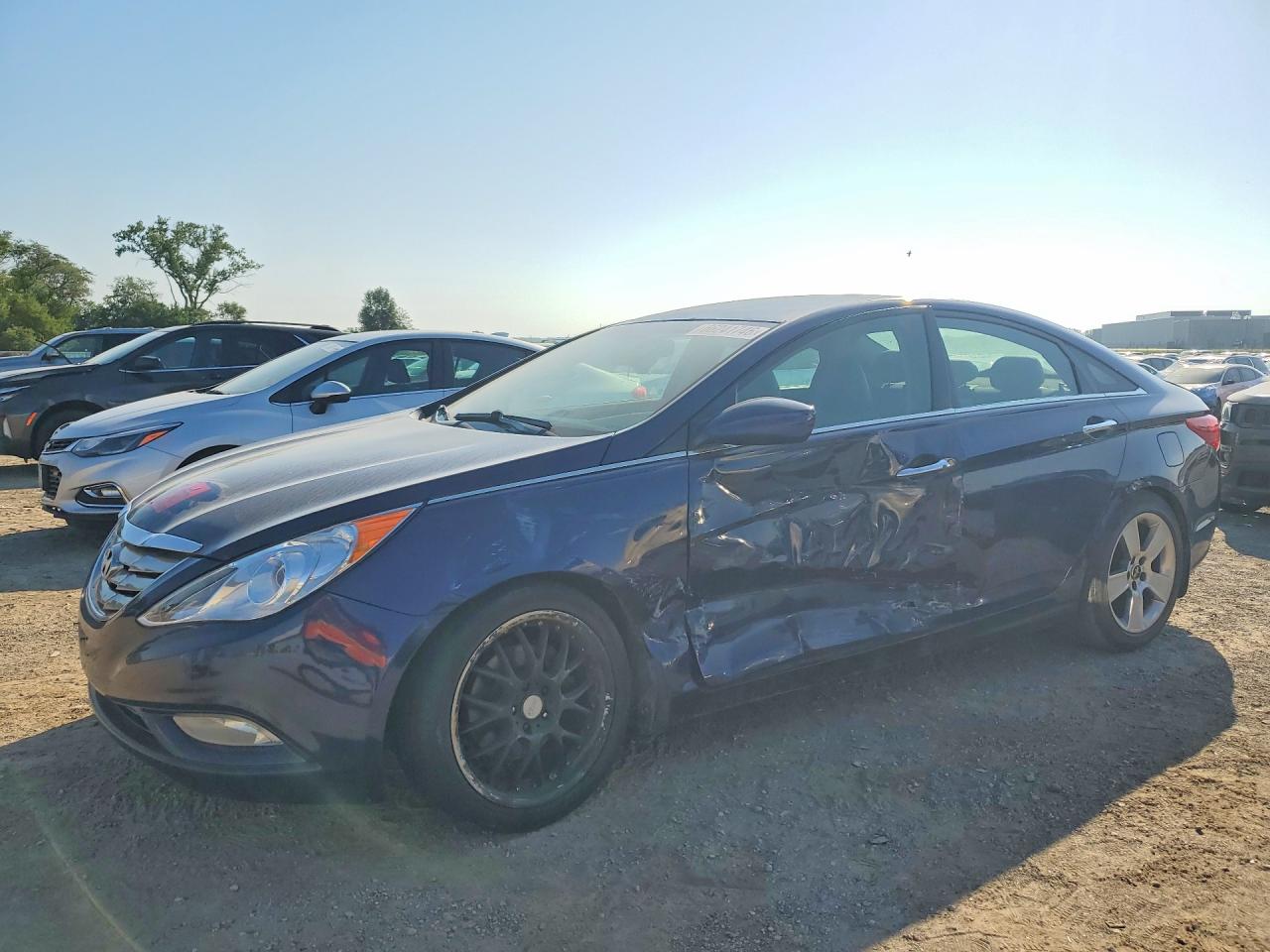 5NPEC4AC2BH179547 · 2011 HYUNDAI SONATA