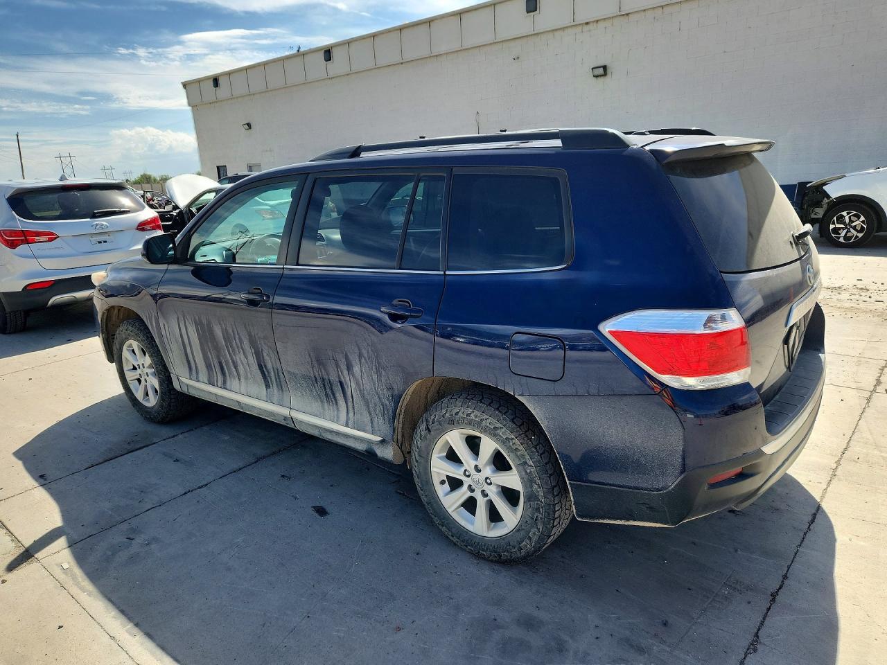 5TDBK3EH1DS272885 · 2013 TOYOTA HIGHLANDER · 2/12