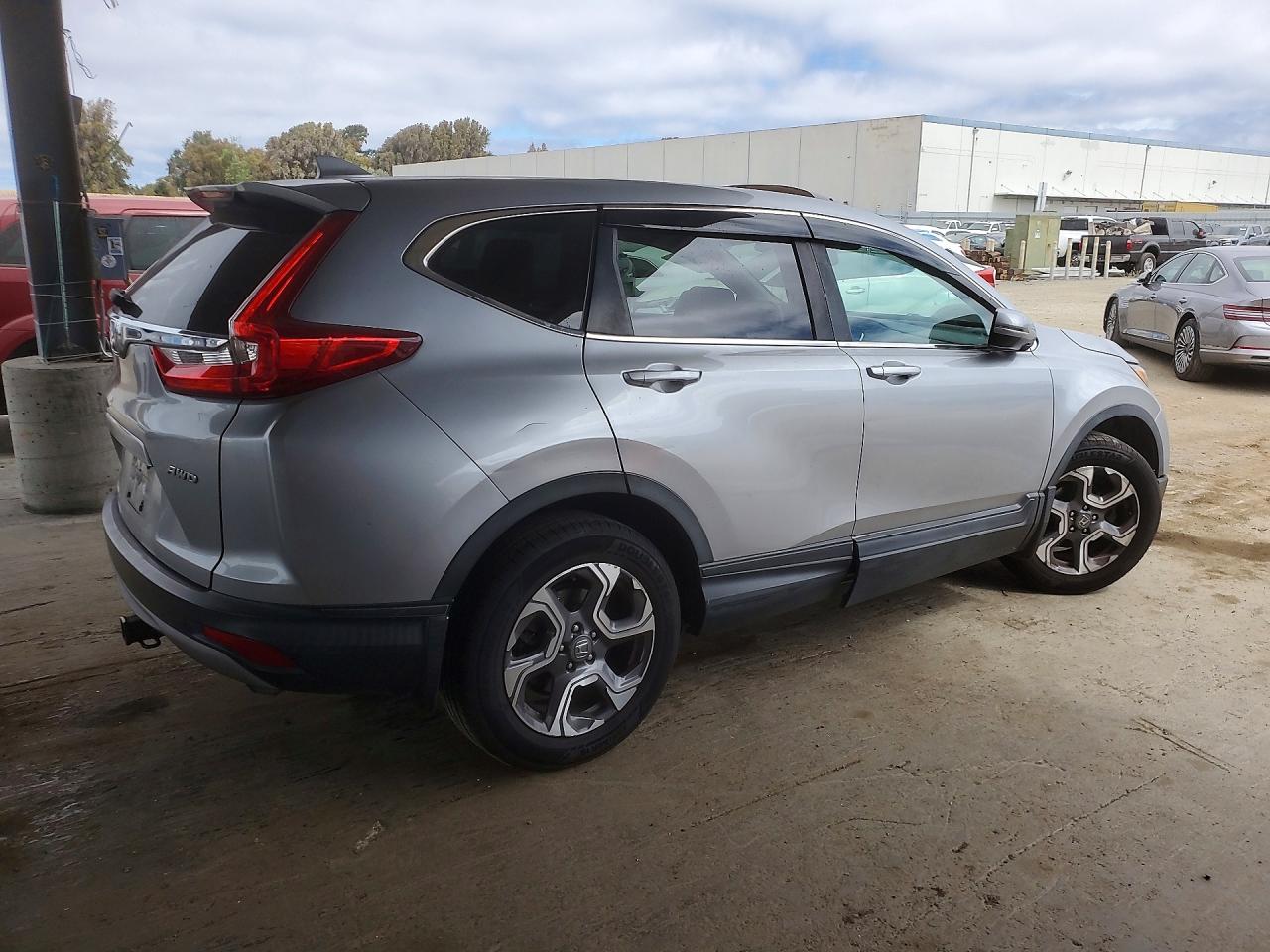 7FARW2H86JE015296 · 2018 HONDA CR-V · 3/14