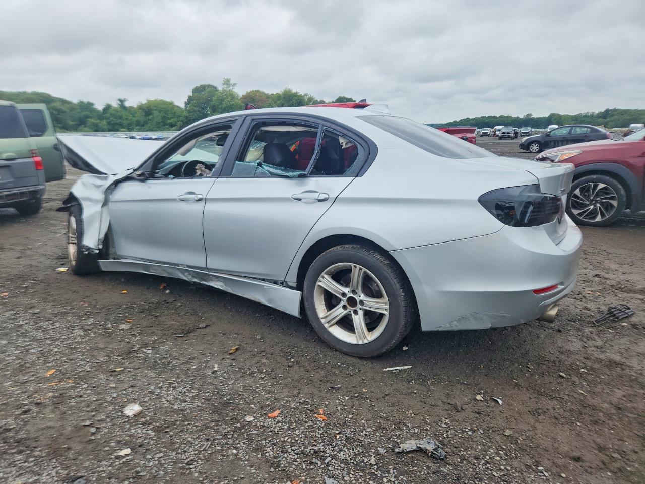 WBA3B3C50DF530324 · 2013 BMW 328 · 2/12
