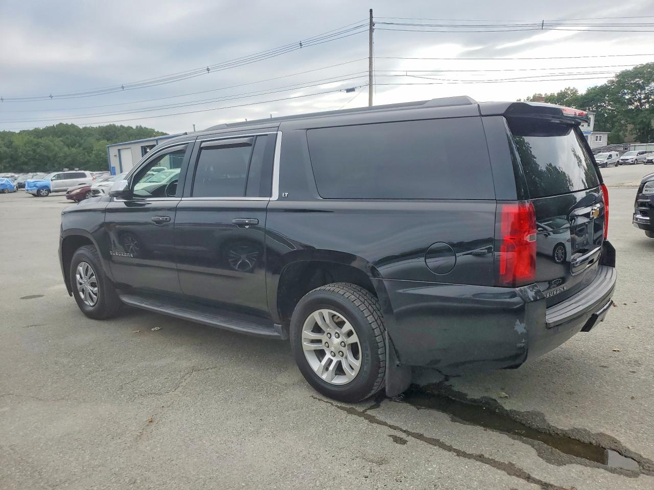 1GNSKHKC6HR308121 · 2017 CHEVROLET SUBURBAN · 2/13