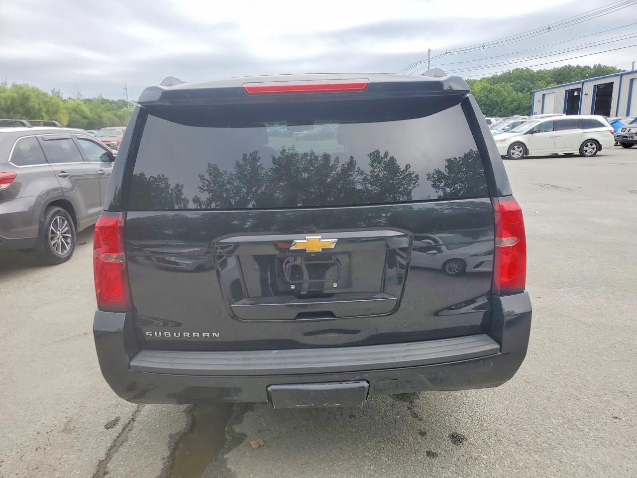 1GNSKHKC6HR308121 · 2017 CHEVROLET SUBURBAN · 6/13