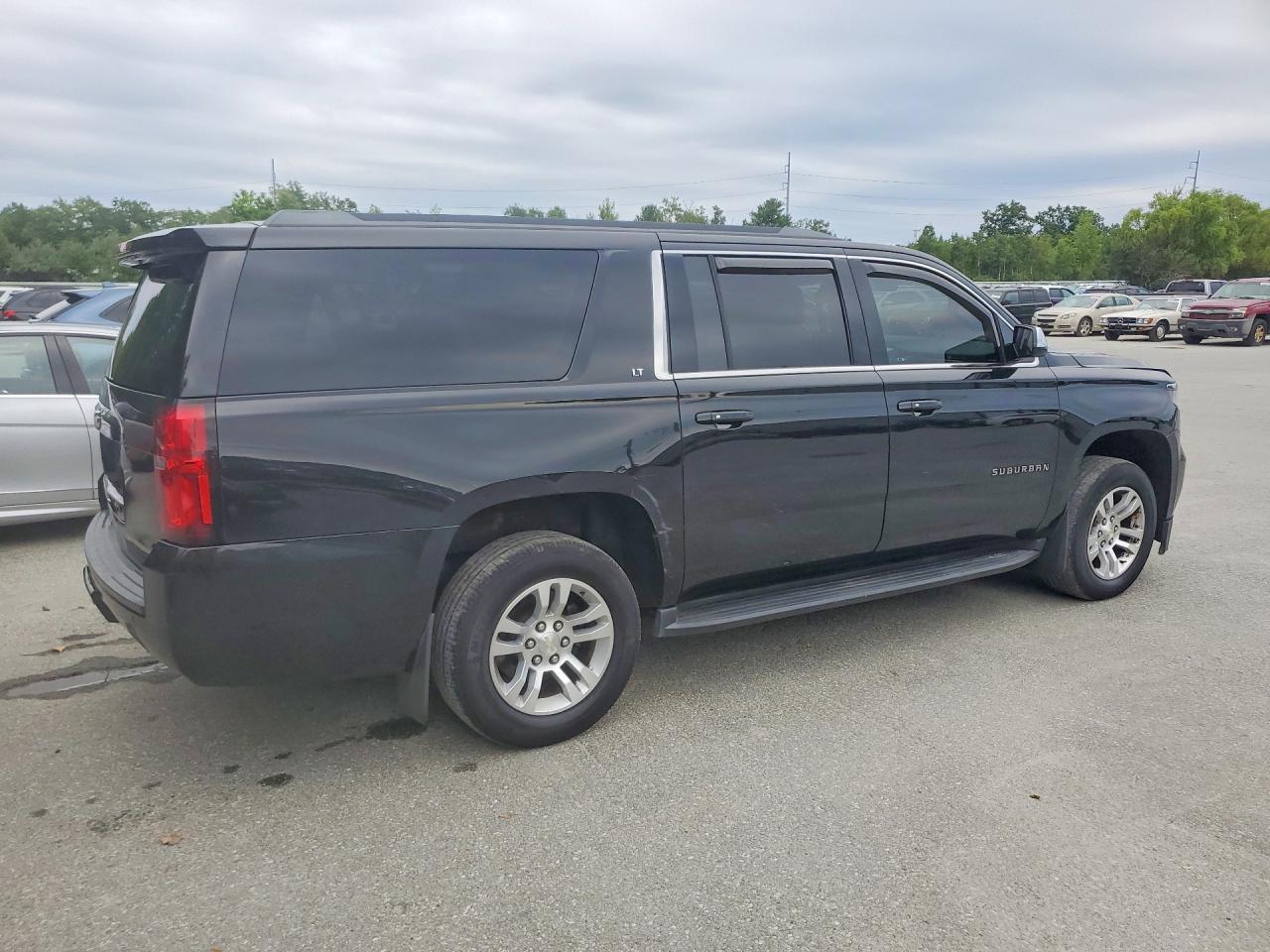 1GNSKHKC6HR308121 · 2017 CHEVROLET SUBURBAN · 3/13
