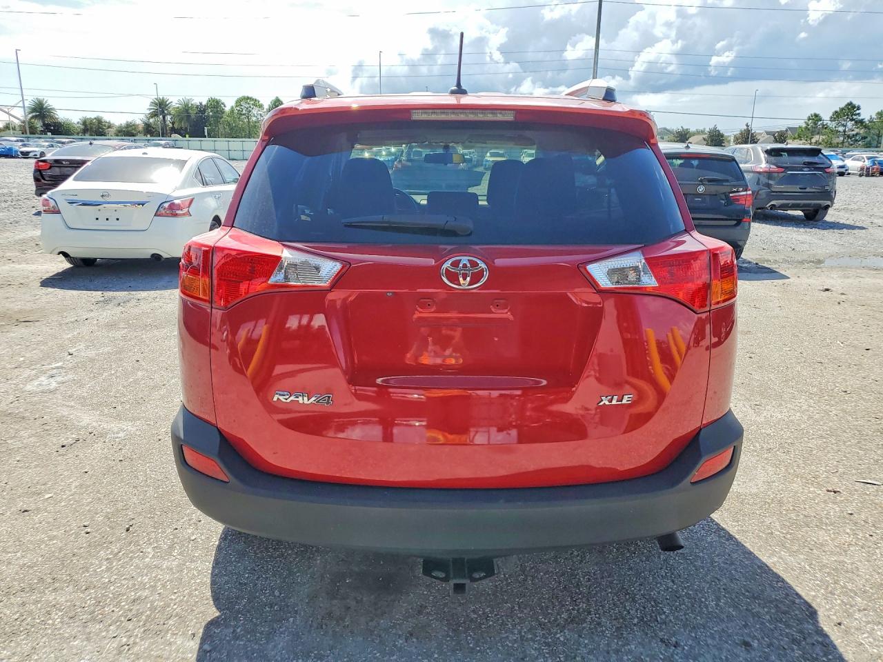 2T3WFREV0FW193577 · 2015 TOYOTA RAV4 · 6/13