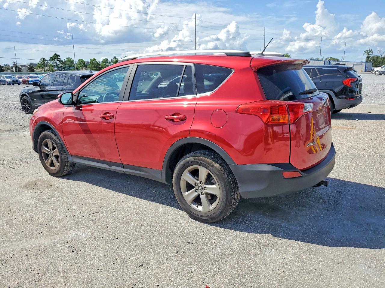 2T3WFREV0FW193577 · 2015 TOYOTA RAV4 · 2/13