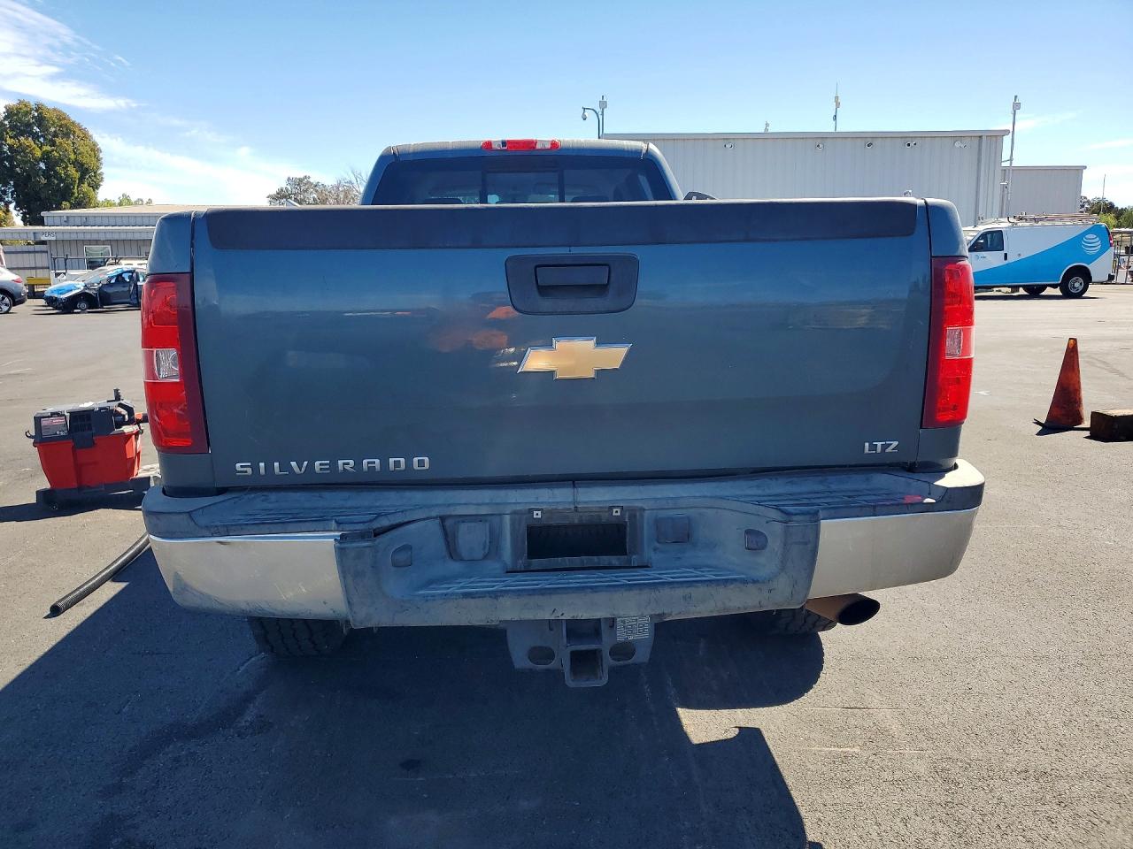 1GC1KYEG7BF209237 · 2011 CHEVROLET SILVERADO · 6/12