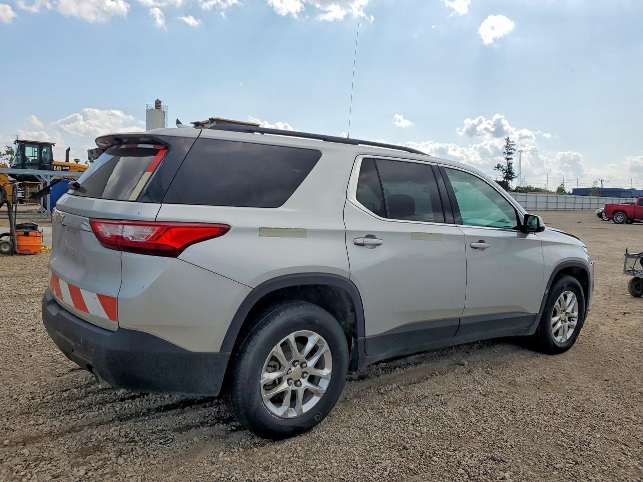 1GNEVMKW2KJ259979 · 2019 CHEVROLET TRAVERSE · 3/13