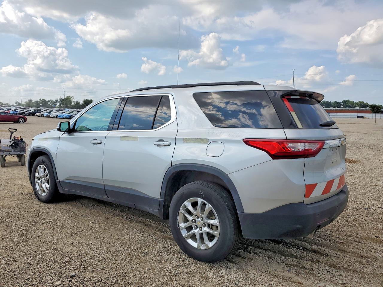 1GNEVMKW2KJ259979 · 2019 CHEVROLET TRAVERSE · 2/13