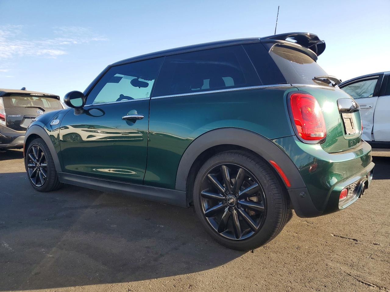 WMWXP7C57J2A47137 · 2018 MINI COOPER · 2/12