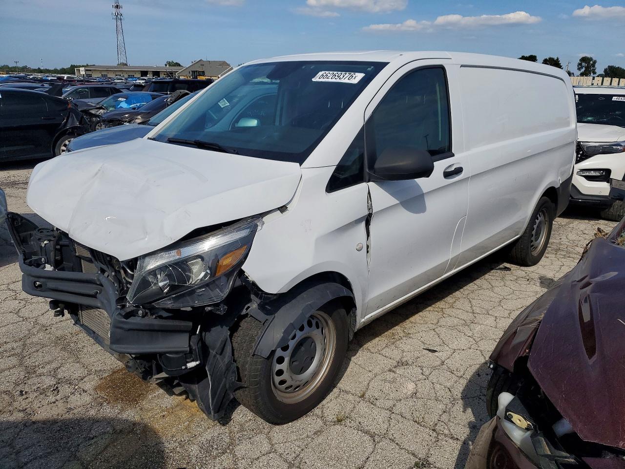 2017 MERCEDES-BENZ METRIS