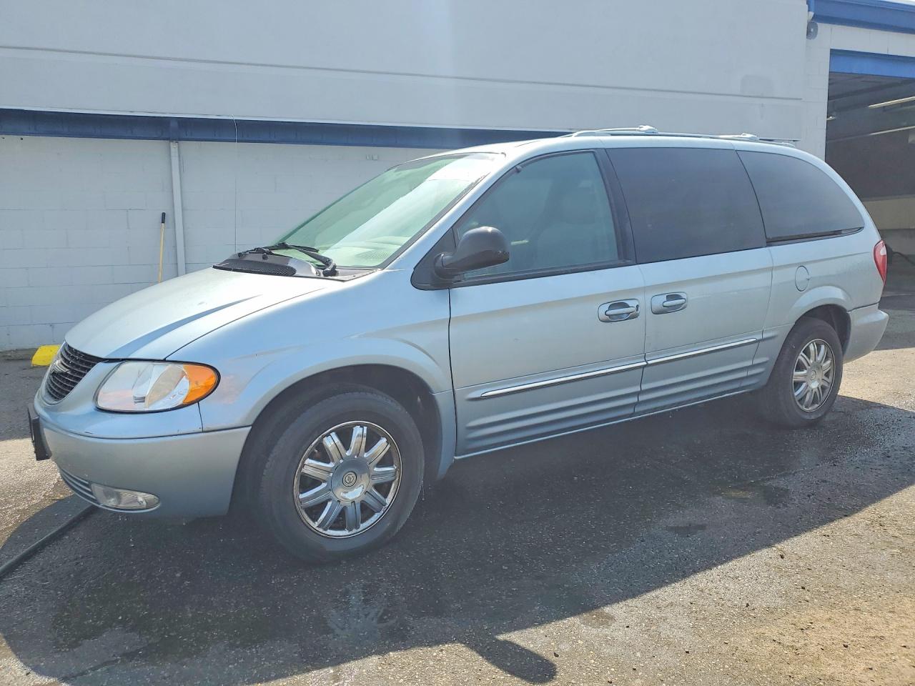 2C8GP64L74R519123 · 2004 CHRYSLER TOWN & COUNTRY
