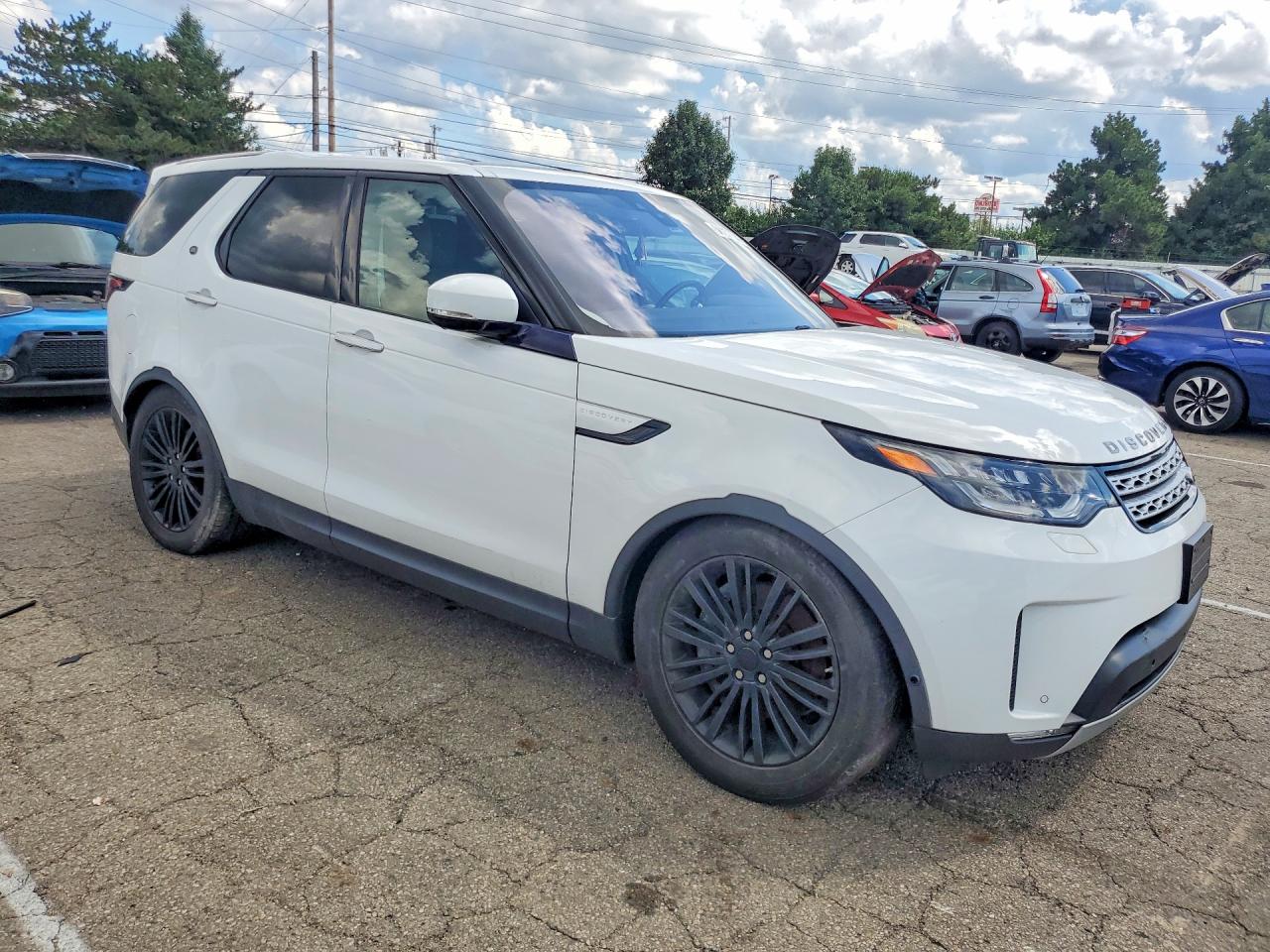 SALRT2RV9JA075759 · 2018 LAND ROVER DISCOVERY · 4/13