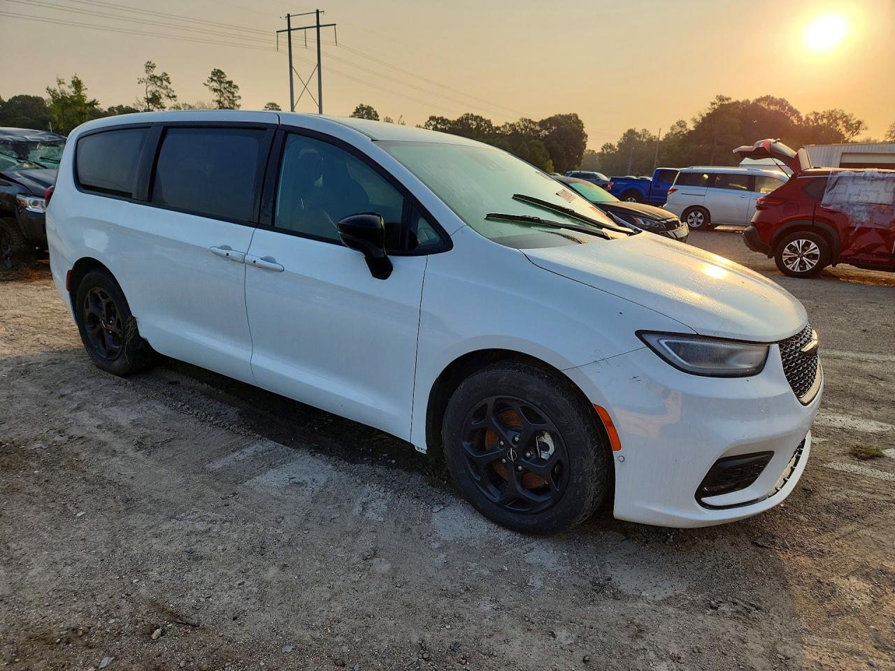 2C4RC1S71RR158428 · 2024 CHRYSLER PACIFICA · 4/14