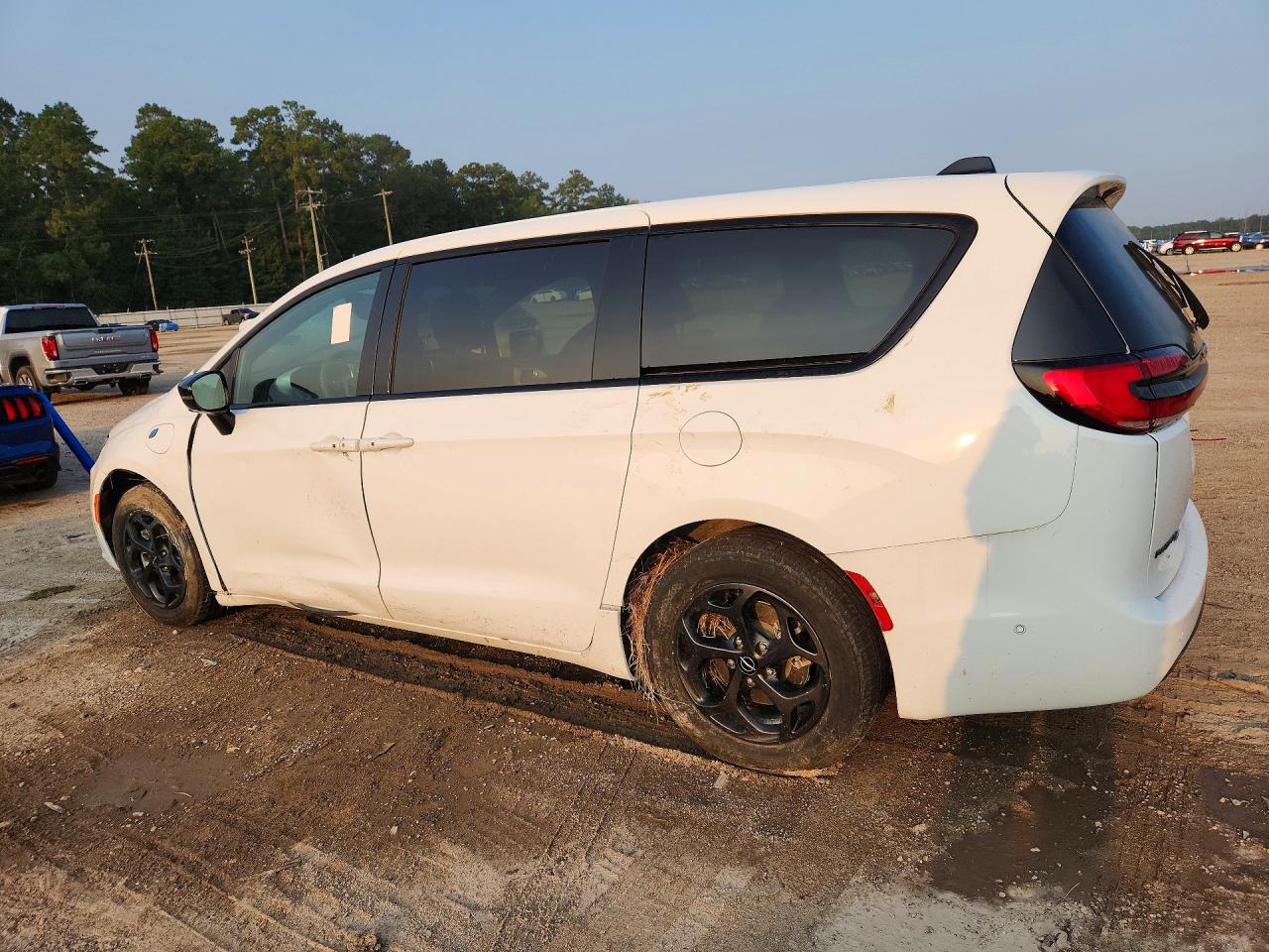 2C4RC1S71RR158428 · 2024 CHRYSLER PACIFICA · 2/14