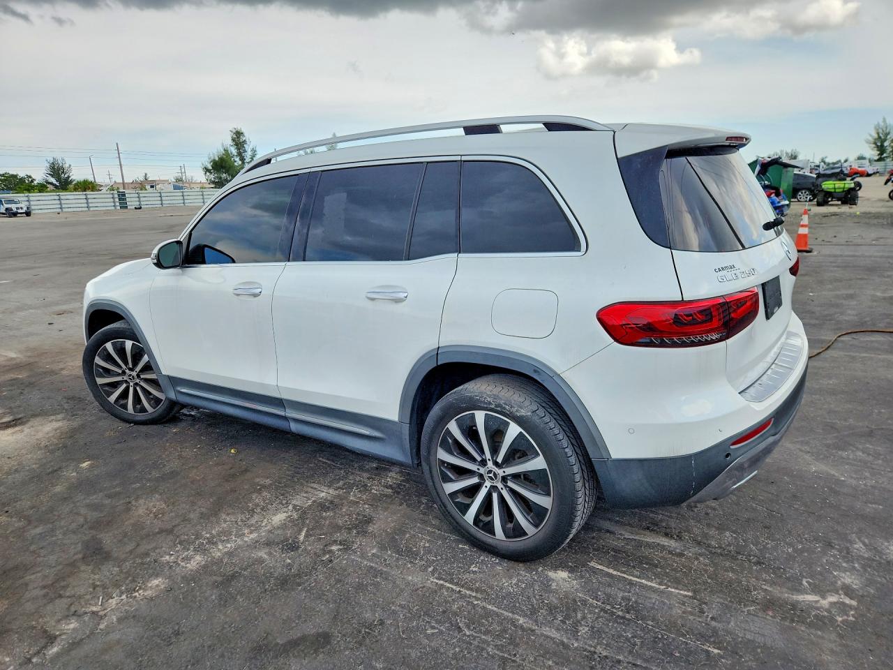 W1N4M4GB8MW104865 · 2021 MERCEDES-BENZ GLB · 2/13