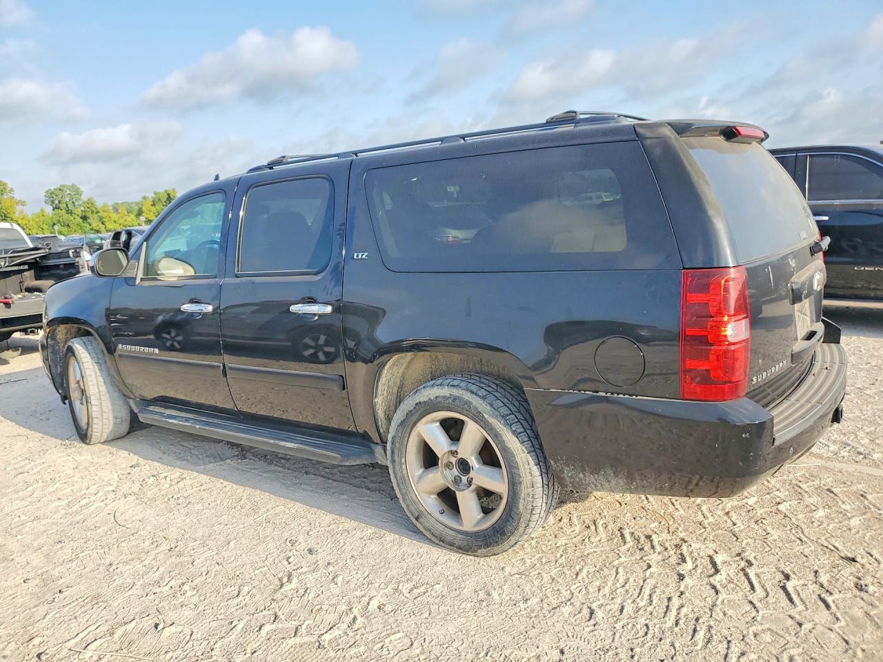 3GNFC16068G273957 · 2008 CHEVROLET SUBURBAN · 2/13